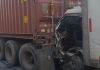 Choque de camión en el km 23 de la ruta al Pacífico provoca caos vial hacia la capital El camión se estrelló en la parte de atrás del contenedor del cabezal que esta por retirarse en el kilómetro 23 de la ruta al Pacífico en dirección a la capital.