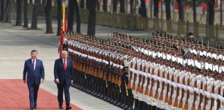 Presidente de China, Xi Jinping, (i) junto al presidente de EE.UU., Donald Trump (d), durante su visita de Estado. Foto La Hora: EFE