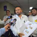 El alcalde de Flores, Petén, presentó un amparo que busca se obligue al Ministerio de Comunicaciones a intervenir el puente El Relleno. Foto La Hora: Sergio Osegueda