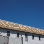 Autoridades de Estados Unidos evalúan el cierre del centro de detención migratorio Alligator Alcatraz, ubicado en los Everglades.