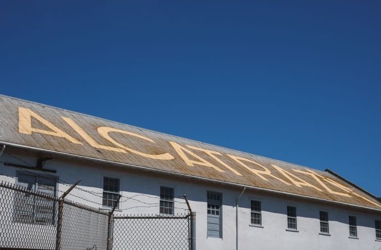 Autoridades de Estados Unidos evalúan el cierre del centro de detención migratorio Alligator Alcatraz, ubicado en los Everglades.