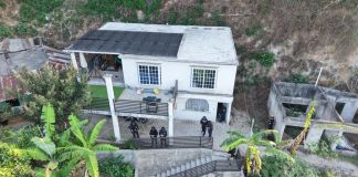 De 17 allanamientos que se efectúan en la capital, la PNC busca desarticular bandas de la MS y ubicar a atacantes de la cevichería en la zona 6. Foto La Hora: PNC