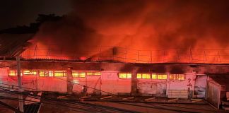 El siniestro ocurrió a eso de la 1:40 de la mañana y los Bomberos Voluntarios y Municipales trabajan para sofocarlo en su totalidad.