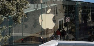 Apple admite tener problemas para abastecerse de chips de inteligencia artificial para lo que alcanza acuerdo con Intel. Foto La Hora: EFE