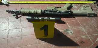 Distintas armas fueron localizadas en una vivienda tras el asesinato de una hondureña en Huehuetenango. Foto: PNC