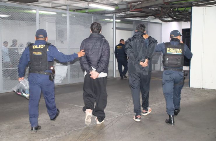 Los detenidos en la colonia Landívar, zona 7, son sospechosos de haber asaltado a una mujer.