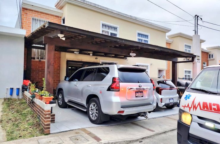 El MP analiza grabaciones de cámaras de seguridad y otros elementos encontrados en la vivienda donde fueron asesinados los esposos Pérez Lucas, en San José Pinula.