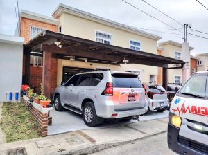 Falsos agentes dejaron armas, equipo táctico y objetos sospechosos en escena de doble crimen en San José Pinula