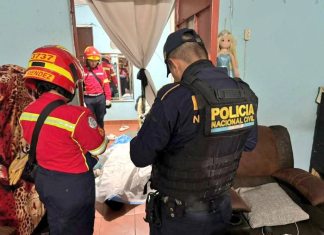 Hombres armados atacan a pareja en su propia vivienda La PNC investiga el móvil del ataque armado contra una pareja en la zona 5 capitalina.