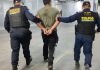 El adulto fue trasladado a la torre de tribunales por la PNC, mientras que el adolescente fue llevado al Juzgado de Menores en Conflicto con la Ley Penal. Foto La Hora: PNC