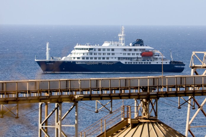 El crucero holandés MV Hondius., en donde se registran varios casos de hantavirus. Foto La Hora: EFE