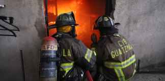 El siniestro ocurrió a eso de la 1:40 de la mañana y los Bomberos Voluntarios y Municipales trabajan para sofocarlo en su totalidad.
