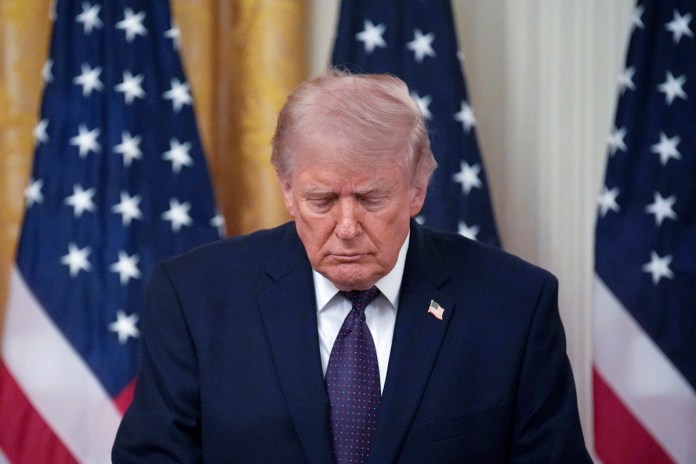 US President Trump swears in Kevin Warsh as new Federal Reserve chair El presidente estadounidense Donald Trump durante la ceremonia de juramento de Kevin Warsh en el Salón Este de la Casa. Foto La Hora: EFE
