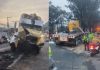 Los agentes de la PMT se encuentran regulando el tránsito en dirección al sur tras el accidente del tráiler en la 21 calle del Anillo Periférico. Foto La Hora: PMT