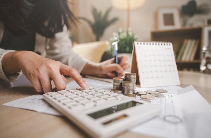 ¿Cuánto te toca de Bono 14? LHEconomía habilita calculadora para estimarlo Con esta calculadora puedes hacer un estimado de lo que recibirás en el Bono 14 según tu salario y el tiempo que llevas trabajando.