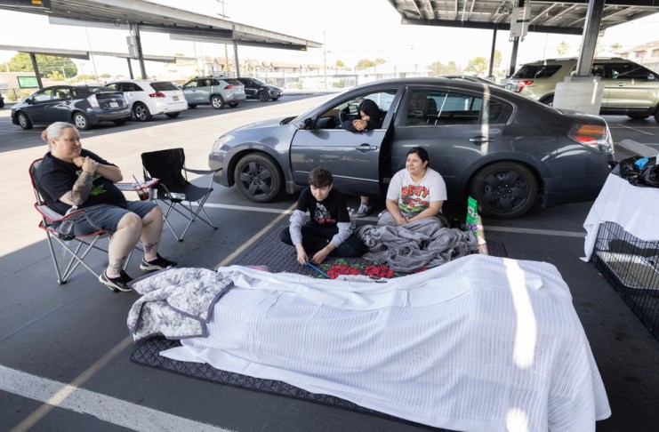 Miles de personas han sido evacuadas ante fuga de químicos en planta ubicada en el Condado de Orange. Foto La Hora: EFE
