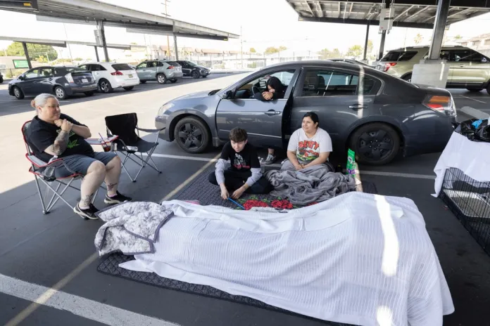 Toxic chemical leak in Garden Grove Miles de personas han sido evacuadas ante fuga de químicos en planta ubicada en el Condado de Orange. Foto La Hora: EFE