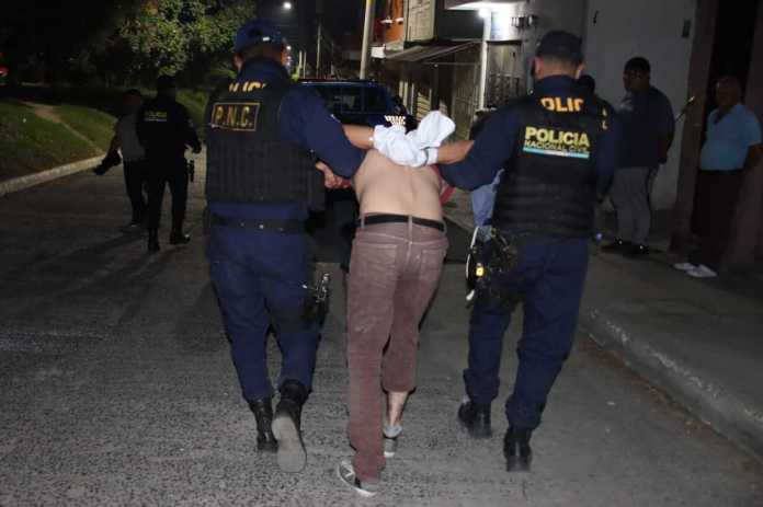 a un hombre y remitió a un menor tras un ataque armado ocurrido en Villa Nueva.