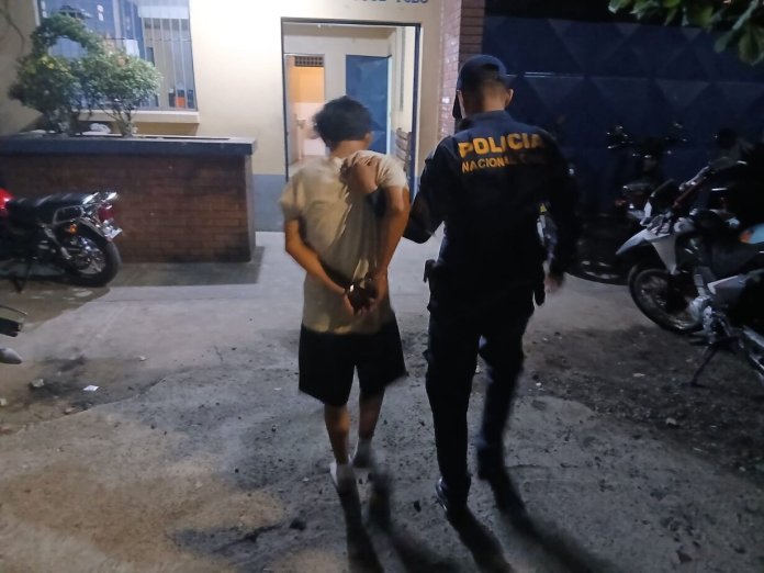 Operativos de la PNC en distintos puntos del país dejaron varias capturas vinculadas a presuntos delitos relacionados con droga.