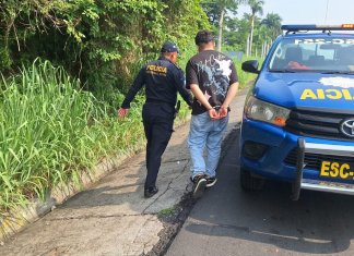 PNC captura a un hombre señalado de atacar con navaja a dos hermanos en el kilómetro 60 de la autopista Palín-Escuintla.