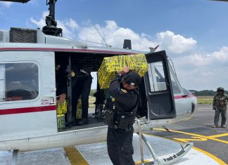 Un nicaragüense y un guatemalteco fueron capturados por trasladar más de 900 kilos de cocaína en aguas en Pacífico.