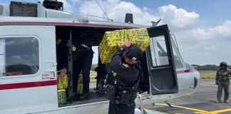 Cargamento de cocaína localizado en el Pacífico está valorado en más de Q127 millones Un nicaragüense y un guatemalteco fueron capturados por trasladar más de 900 kilos de cocaína en aguas en Pacífico.
