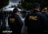 Diversos casos denunciados públicamente y ante las autoridades han expuesto el uso de supuestos uniformes policiales para cometer robos y asesinatos. Arte: La Hora/Roberto Altán.