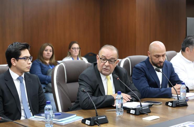 CDAG no llega a citación y avances sobre estudios para obras del estadio Doroteo Guamuch Flores quedan en suspenso El Comité Ejecutivo de la CDAG afirmó que tres exdirectivos, entre ellos el expresidente del ente, Denis Alonzo, continúan contratados, ahora como asesores. Foto La Hora: Congreso