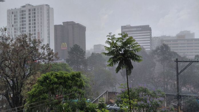 clima lluvia Guatemala Las precipitaciones para este martes 26 de mayo fueron anunciadas por el Insivumeh debido al paso de una onda del este. Foto La Hora: Eric Salazar