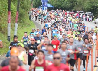 Cobán 2026 espera: ¿Qué ocurre en el cerebro cuando corremos una maratón? Cientos de personas corren en Cobán