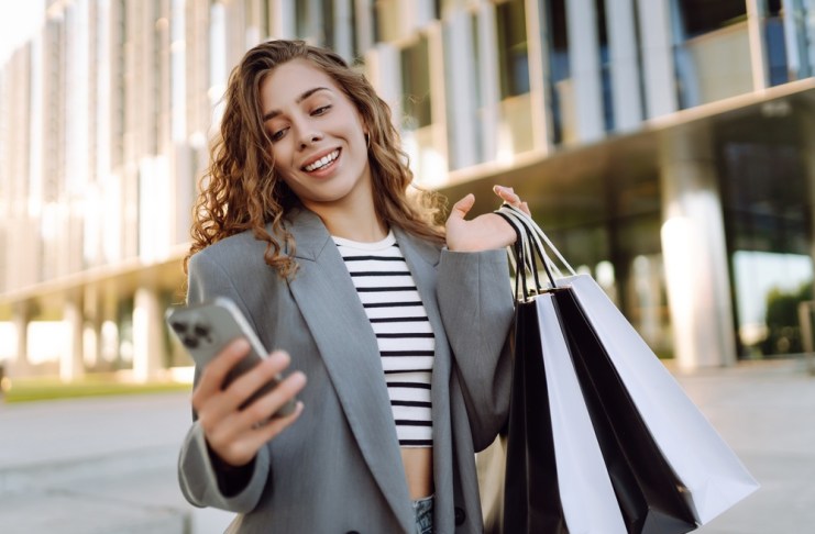 Las compras en línea se han convertido en una experiencia, más que en un simple consumo. Foto La Hora: maxbelchenko /Shutterstock