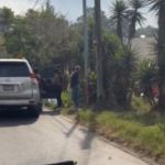 La concejal de Chinautla y su esposa fueron atacados a balazos cuando se movilizaban en su vehículo y se dirigían a una reunión a la municipalidad. Foto La Hora: viajeros en ruta /FB