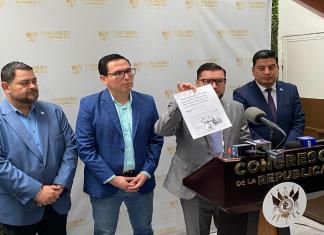 Los diputados, todavía con la bancada Vamos, presentan una iniciativa de ley para "dignificar" al personal con contratos por servicios en las instituciones públicas. Foto: La Hora