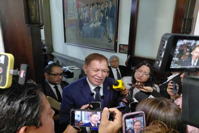 El presidente del Congreso, Luis Contreras, convocó a una reunión a los jefes de bloque por enmiendas a la ley Antilavado. Foto: La Hora