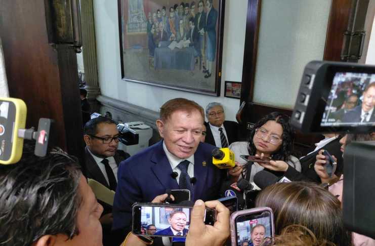 El presidente del Congreso, Luis Contreras, convocó a una reunión a los jefes de bloque por enmiendas a la ley Antilavado. Foto: La Hora