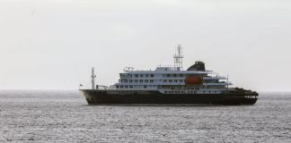 El crucero MV Hondius, afectado por un brote de hantavirus, atracará el sábado próximo en el puerto de Granadilla de Abona de la isla atlántica española de Tenerife, España.