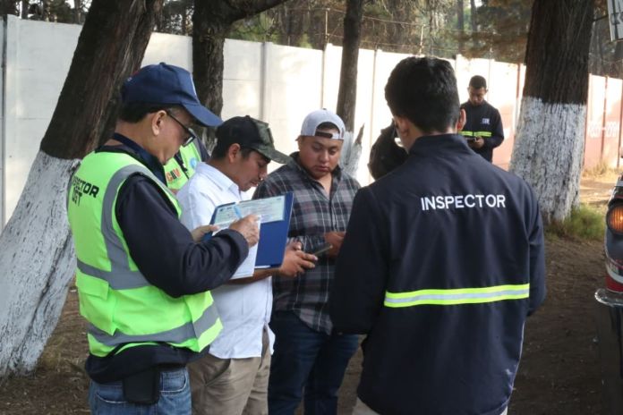 La DGT indicó que los documentos detectados con irregularidades son pólizas de seguro, tarjetas de operación, permisos temporales y permisos expresos.