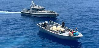 El Ejército de Guatemala reportó la intercepctación de una embarcación que posiblemente trasladaba droga en aguas del paçifico. Foto La Hora: Ejército de Guatemala