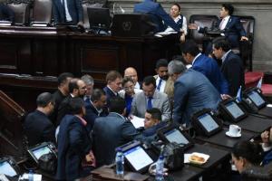 UNE, Vamos, Cabal y Valor entrampan ley Antilavado y Congreso irá a receso sin aprobarla