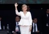 La presidenta de Costa Rica, Laura Fernández (c), fue captada el pasado 8 de mayo, durante su ceremonia de investidura, en el Estadio Nacional de San José (Costa Rica). Foto La Hora: EFE