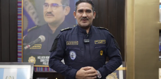 Exdirector adjunto de la PNC sobrevive a ataque armado; mueren su sobrina de 17 años y una acompañante El exdirector adjunto de la PNC, Helver Beltetón, salió ileso de un ataque en su contra, pero falleció su sobrina.