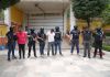 Los agentes policiales detuvieron a dos hombres y una mujer en el operativo de rescate de una víctima que estaba secuestrada. Foto La Hora: PNC