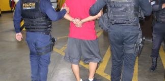 PNC captura a «El Patrón» en Ciudad Peronia, tenía 6 ingresos a prisión y es señalado de asesinato La persona capturada registra seis ingresos a la cárcel por la comisión de varios delitos, según informó la PNC. Foto La Hora: PNC