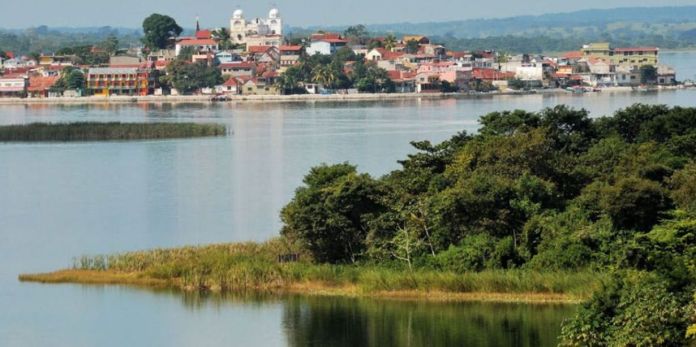 El MARN interpuso una denuncia en el MP tras verificar y constatar daños por trabajos de relleno de ripio en una orilla del lago Petén Itzá