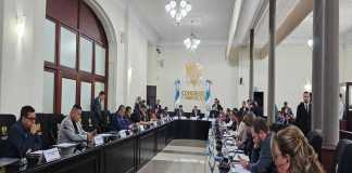 El presidente del Congreso de la República, Luis Contreras, reconoce el compromiso de país para aprobar una nueva ley contra el lavado de dinero u otros activos. Foto: La Hora
