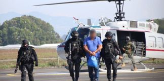 Extraditable por narcotráfico habría recibido cerca de Q700 mil en contratos municipales en Quiché Tras la captura del presunto narcotraficante Jesús Antonio Villalobos Barreto, se conocieron sus vínculos comerciales con la Municipalidad de Ixcán, Quiché. Foto: La Hora/PNC.