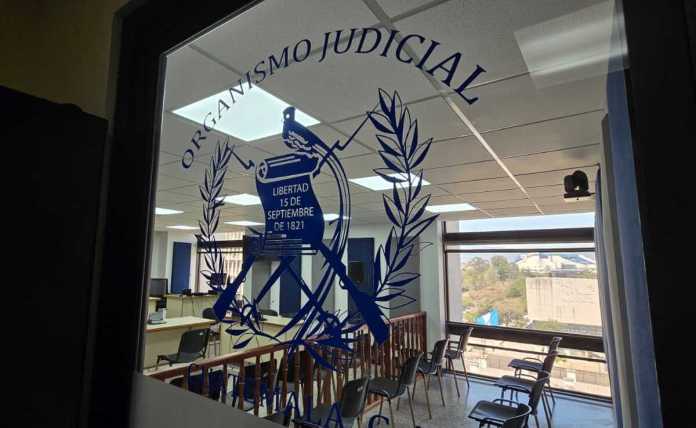 Por medio de un acuerdo, la CSJ dio poder a los secretarios de los juzgados la posibilidad de firmar decretos y providencias sin autorización del juez. Foto La Hora: Sergio Osegueda