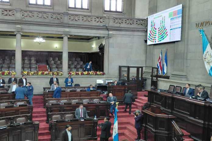 Luis Contreras, presidente del Congreso de la República, pide no juzgar mal a los diputados por el atraso de la aprobaciíon de la ley contra lavado de dinero. Foto: La Hora