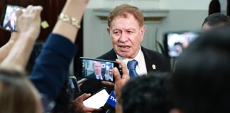 El presidente del Congreso, Luis Contreras, realizará una tercera reunión para firmar las enmiendas a la ley contra lavado de dinero ya con los consensos. Foto: Organismo Legislativo