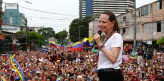La opositora del gobierno de Nicolás Maduro se presentó en Panamá para indicar que Delcy Rodríguez dejará el poder. Foto. EFE